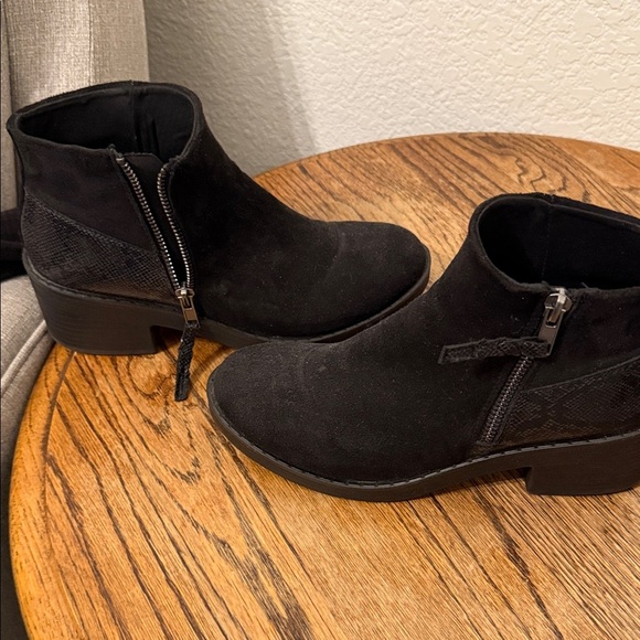 Bzees Lifestride Black Ankle Booties Comfortable and Washable for Women Size 6.5 - Picture 4 of 9